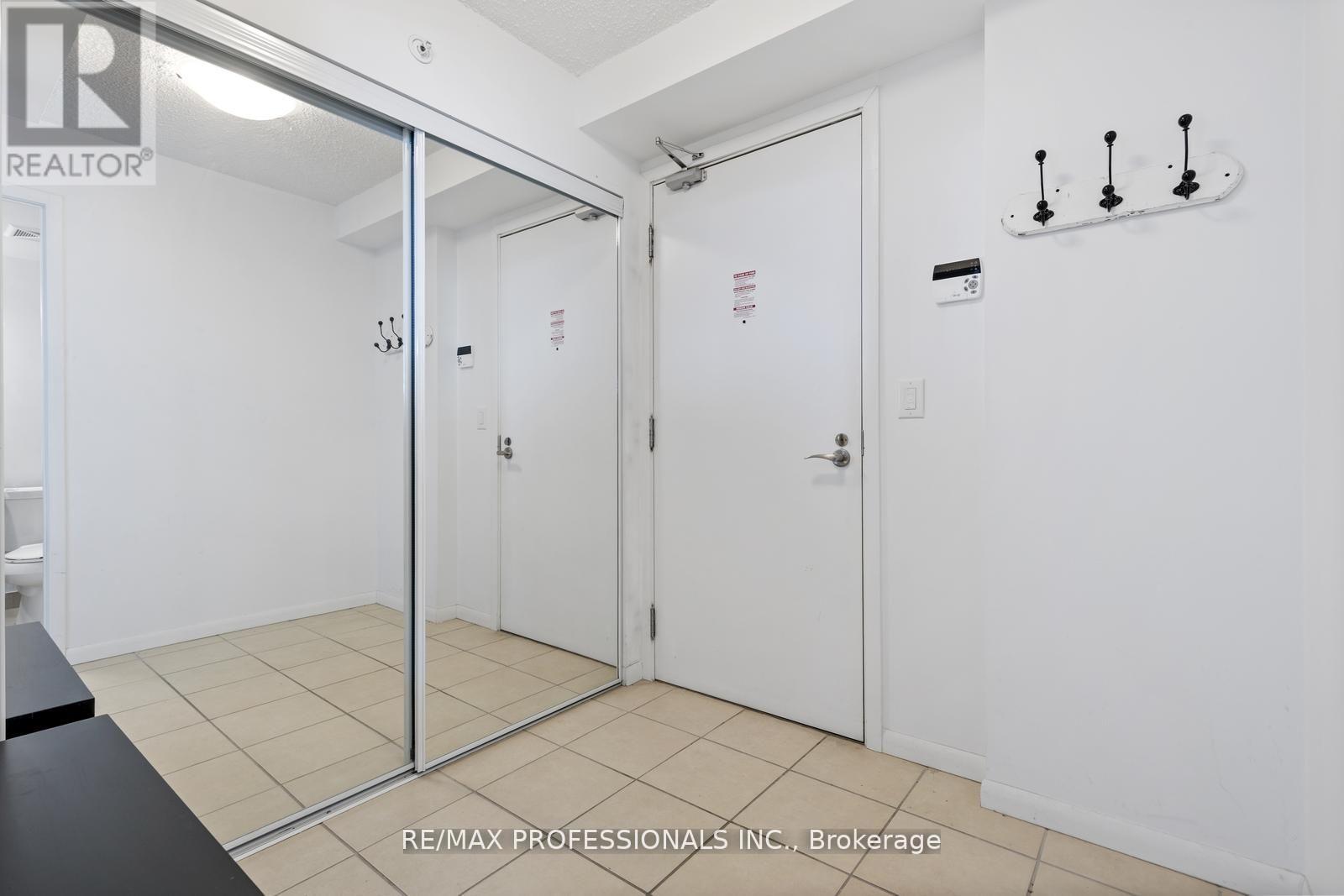 1014 - 800 Lawrence Avenue W, Toronto (Yorkdale-Glen Park), Ontario  M6A 0B1 - Photo 3 - W12378705