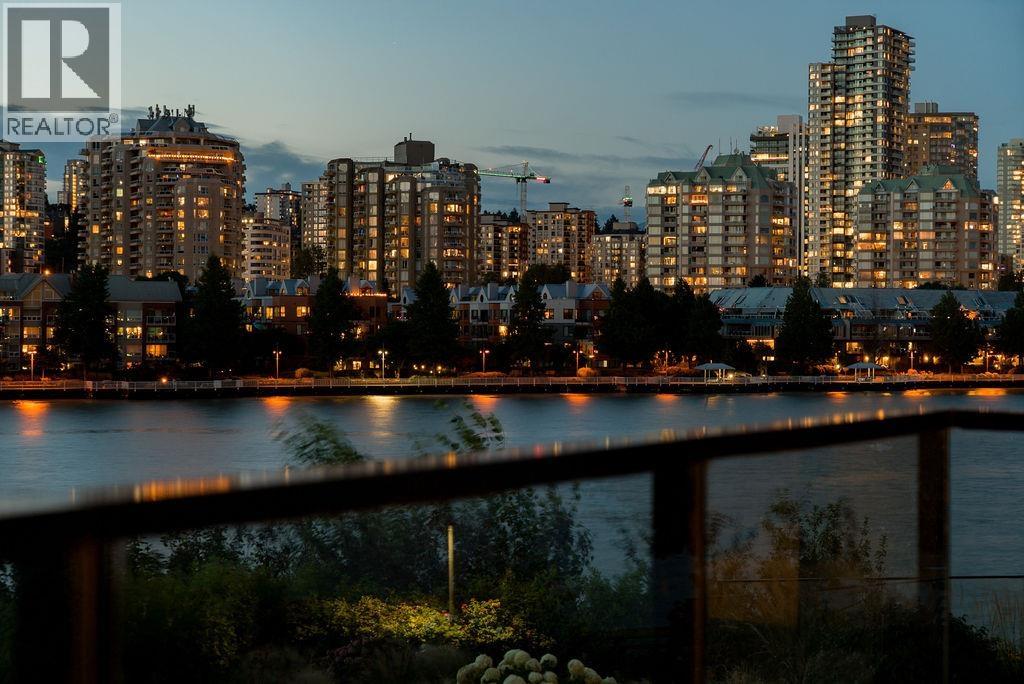 305 210 Salter Street, New Westminster, British Columbia  V3M 0J9 - Photo 3 - R3043151