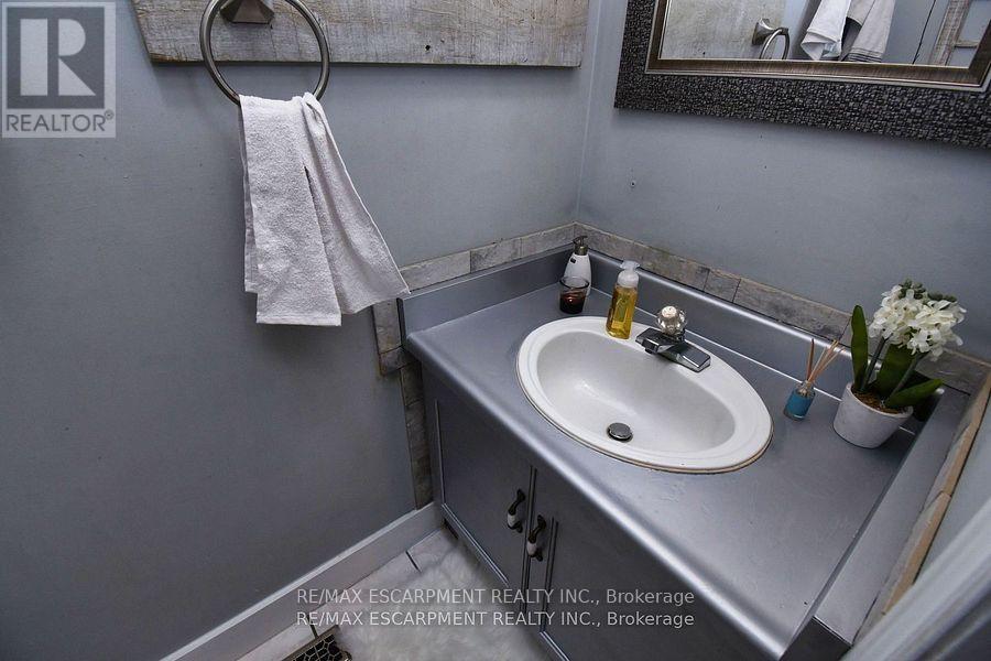 448 Acadia Drive, Hamilton, Ontario  L8W 3A4 - Photo 17 - X12378587