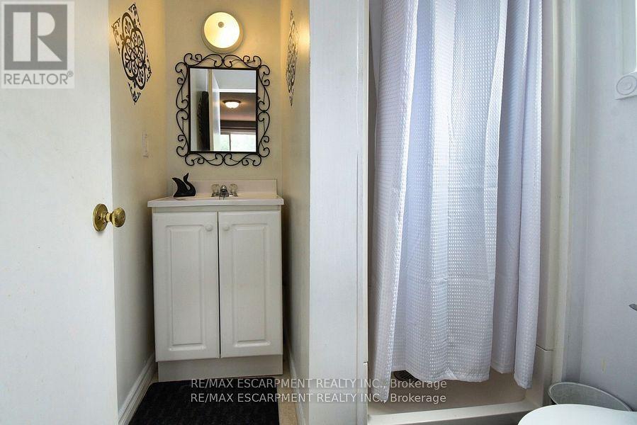 448 Acadia Drive, Hamilton, Ontario  L8W 3A4 - Photo 23 - X12378587