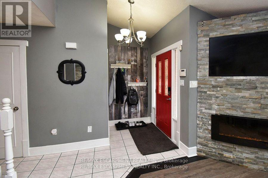 448 Acadia Drive, Hamilton, Ontario  L8W 3A4 - Photo 3 - X12378587