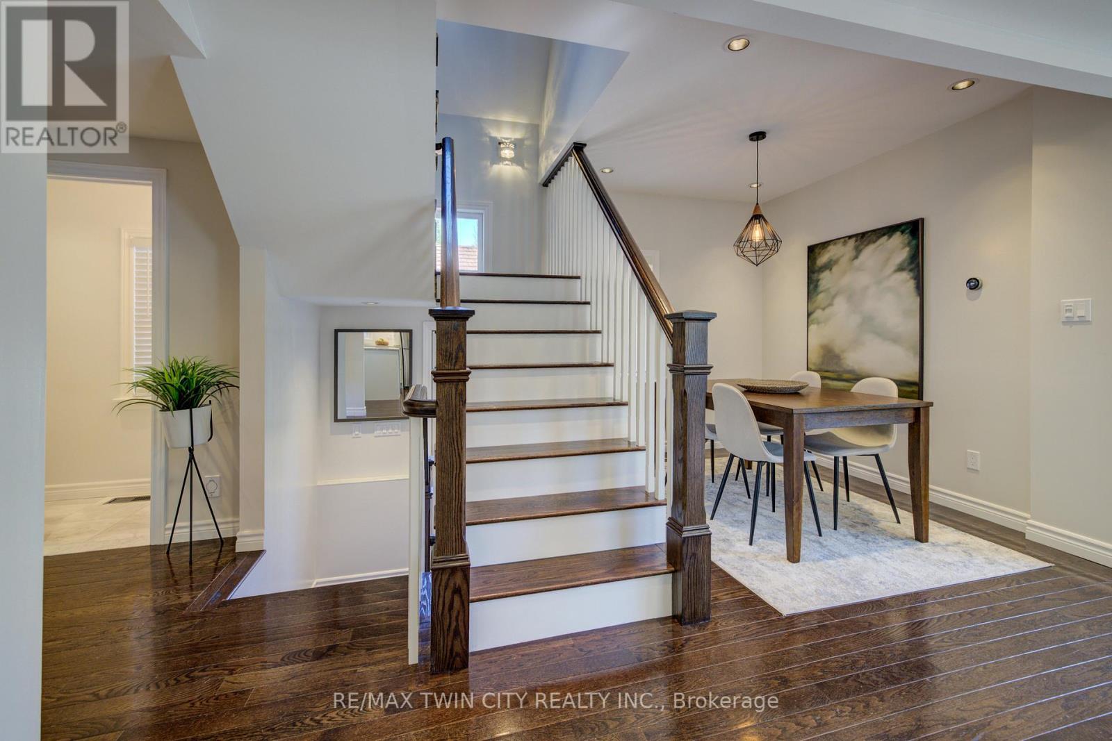 19 Dunbar Road N, Waterloo, Ontario  N2L 2C8 - Photo 8 - X12378644
