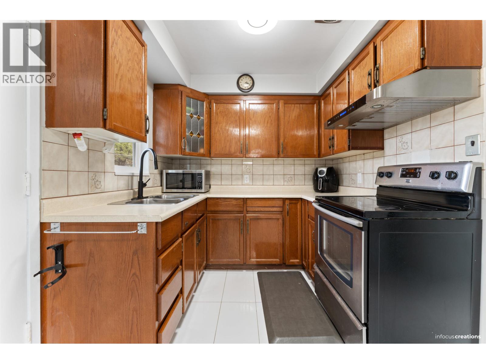 Property at 21957 ACADIA STREET image 4