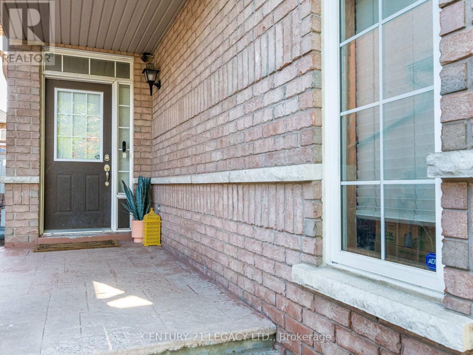 Property at 674 COACH DRIVE image 4