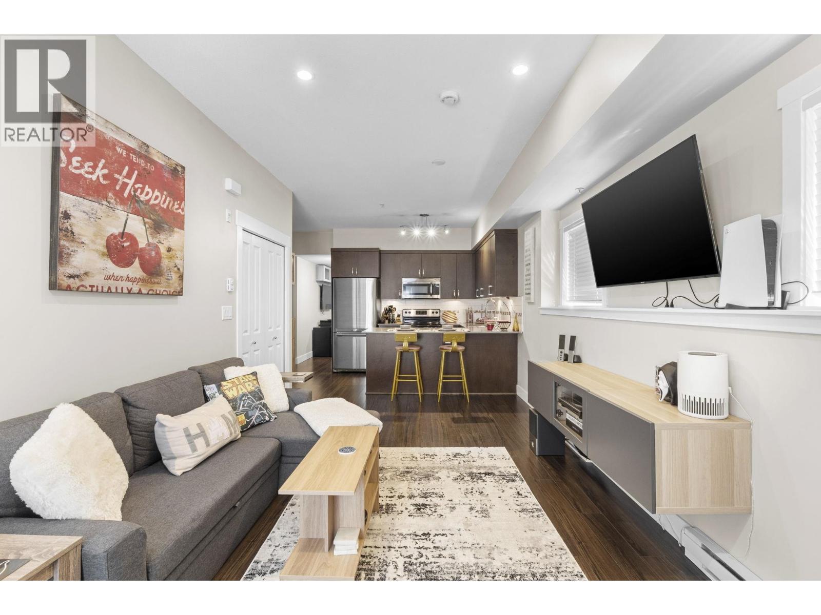 Property at 16 838 ROYAL AVENUE image 1
