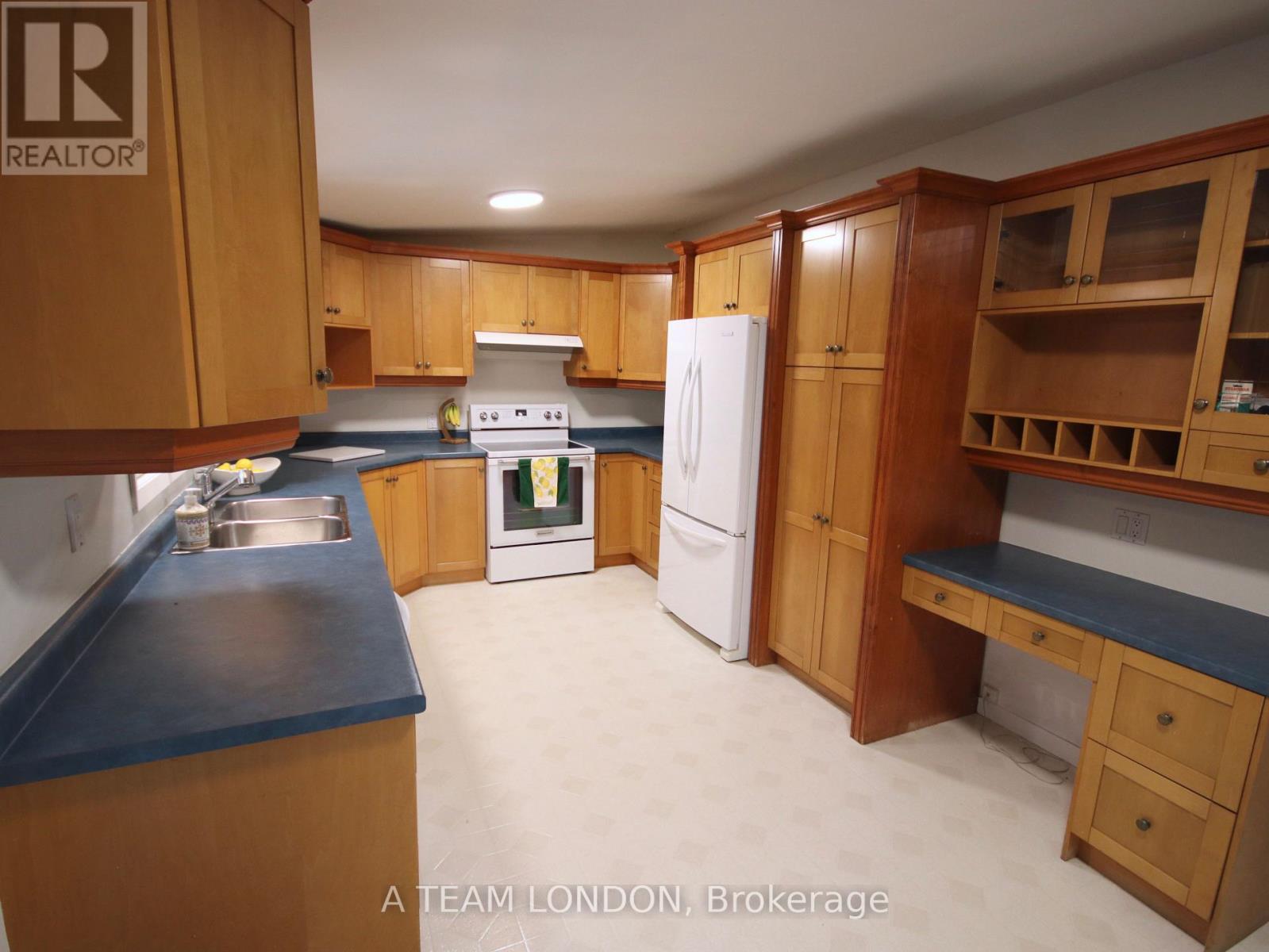 162 Mount Pleasant Avenue, London North (North N), Ontario  N6H 1E2 - Photo 5 - X12377928