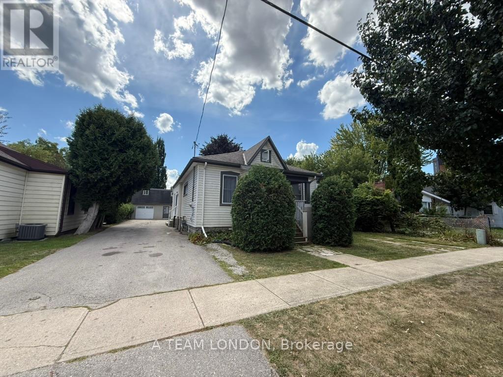 162 Mount Pleasant Avenue, London North (North N), Ontario  N6H 1E2 - Photo 1 - X12378664