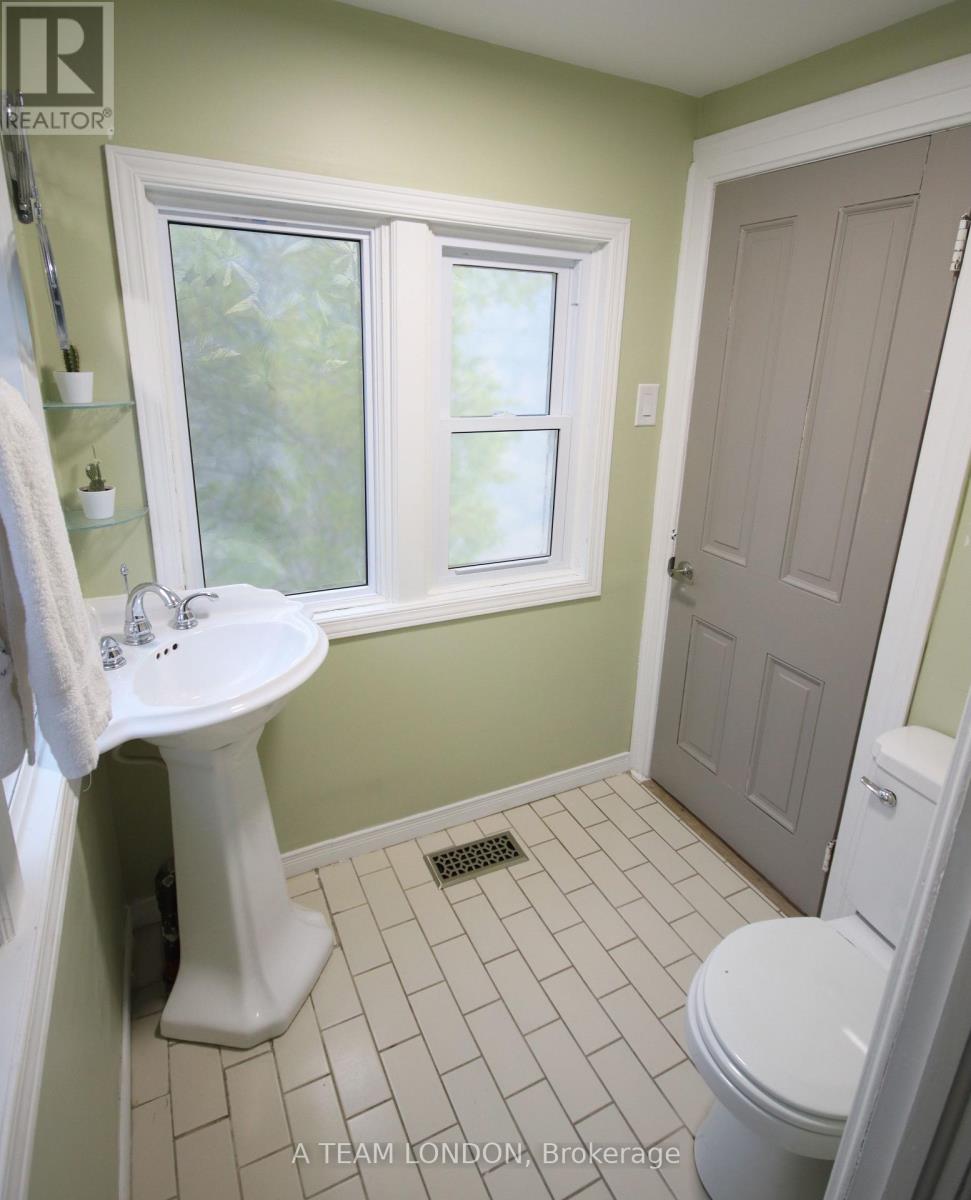 162 Mount Pleasant Avenue, London North (North N), Ontario  N6H 1E2 - Photo 6 - X12378664