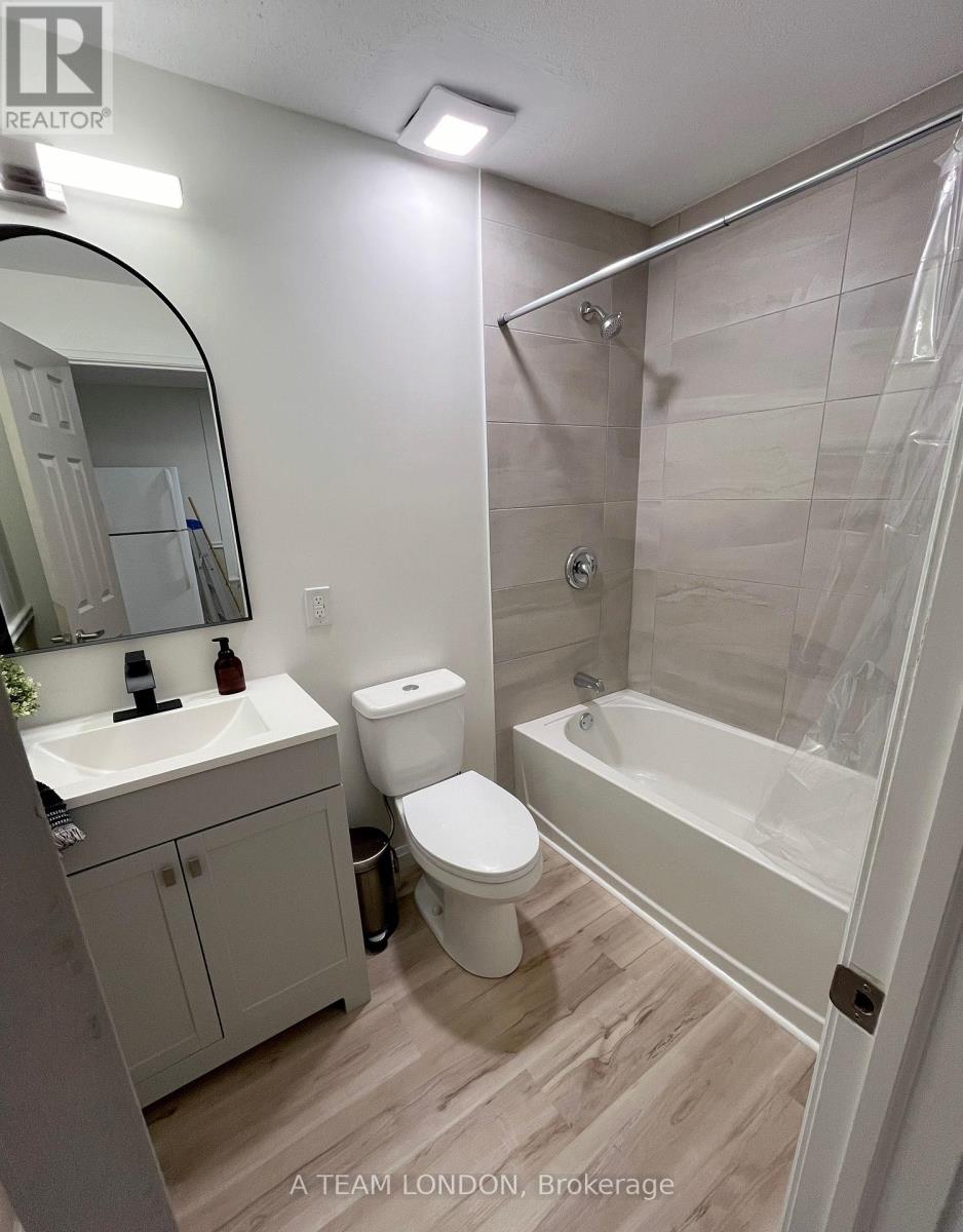 162 Mount Pleasant Avenue, London North (North N), Ontario  N6H 1E2 - Photo 9 - X12378664