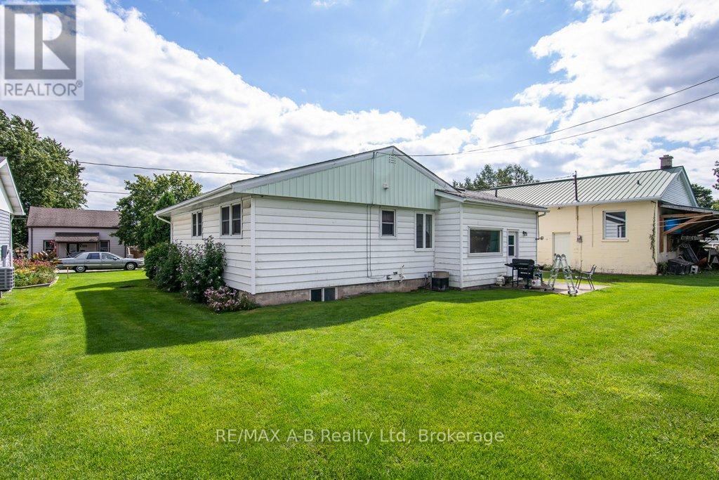 2210 William Shakespeare Street, Perth East (Shakespeare), Ontario  N0B 2P0 - Photo 10 - X12378831
