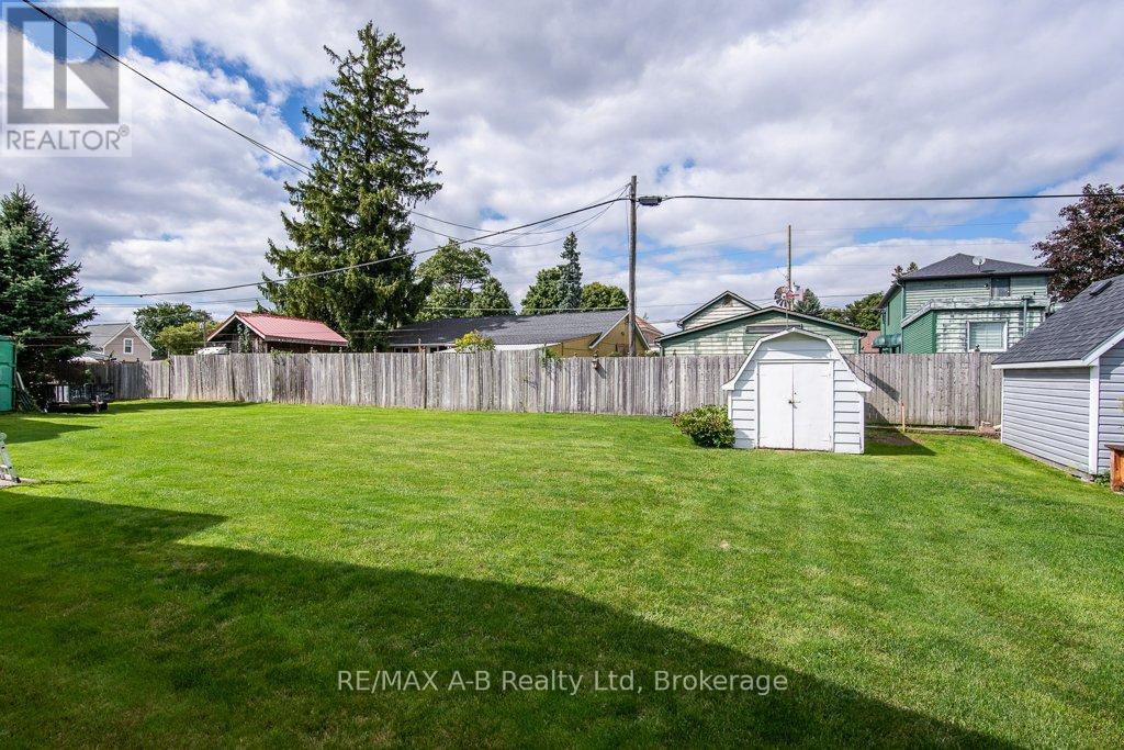 2210 William Shakespeare Street, Perth East (Shakespeare), Ontario  N0B 2P0 - Photo 11 - X12378831