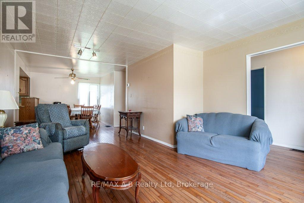 2210 William Shakespeare Street, Perth East (Shakespeare), Ontario  N0B 2P0 - Photo 14 - X12378831