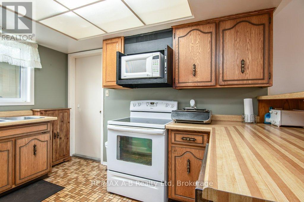 2210 William Shakespeare Street, Perth East (Shakespeare), Ontario  N0B 2P0 - Photo 20 - X12378831