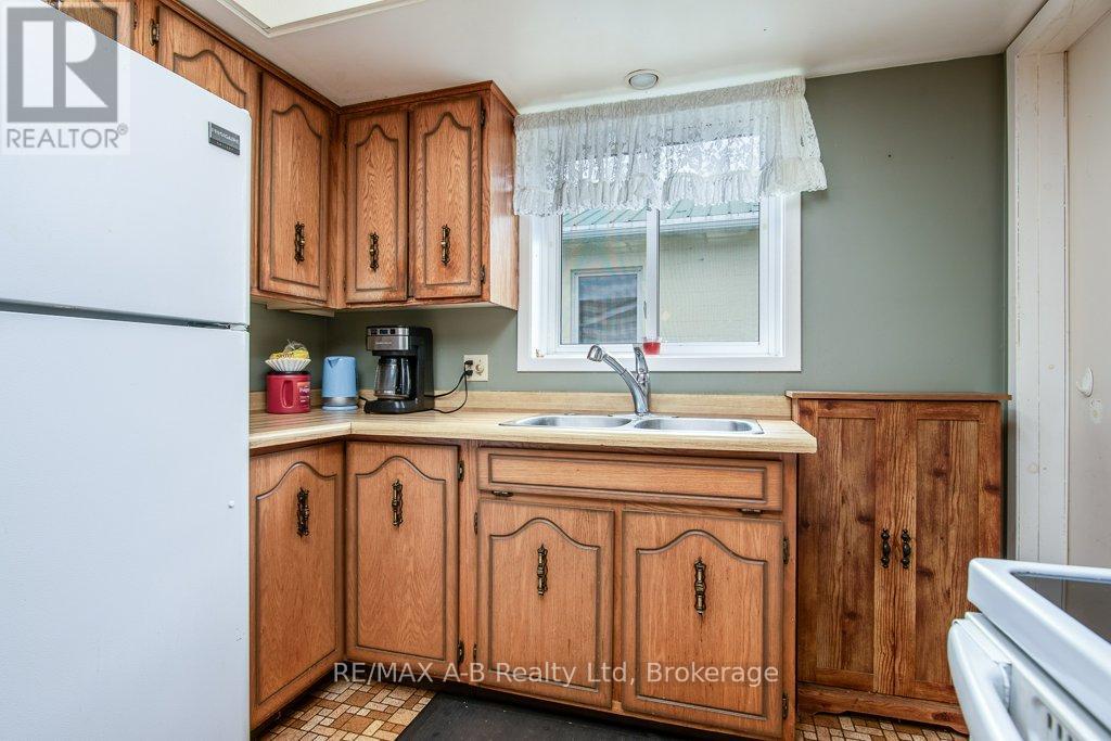 2210 William Shakespeare Street, Perth East (Shakespeare), Ontario  N0B 2P0 - Photo 22 - X12378831