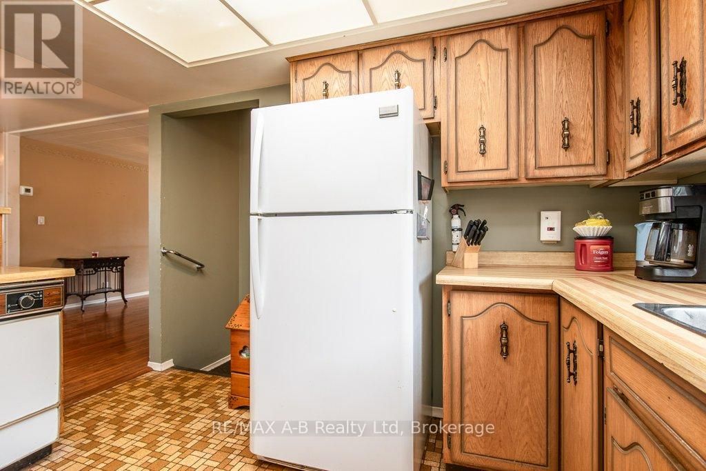 2210 William Shakespeare Street, Perth East (Shakespeare), Ontario  N0B 2P0 - Photo 23 - X12378831