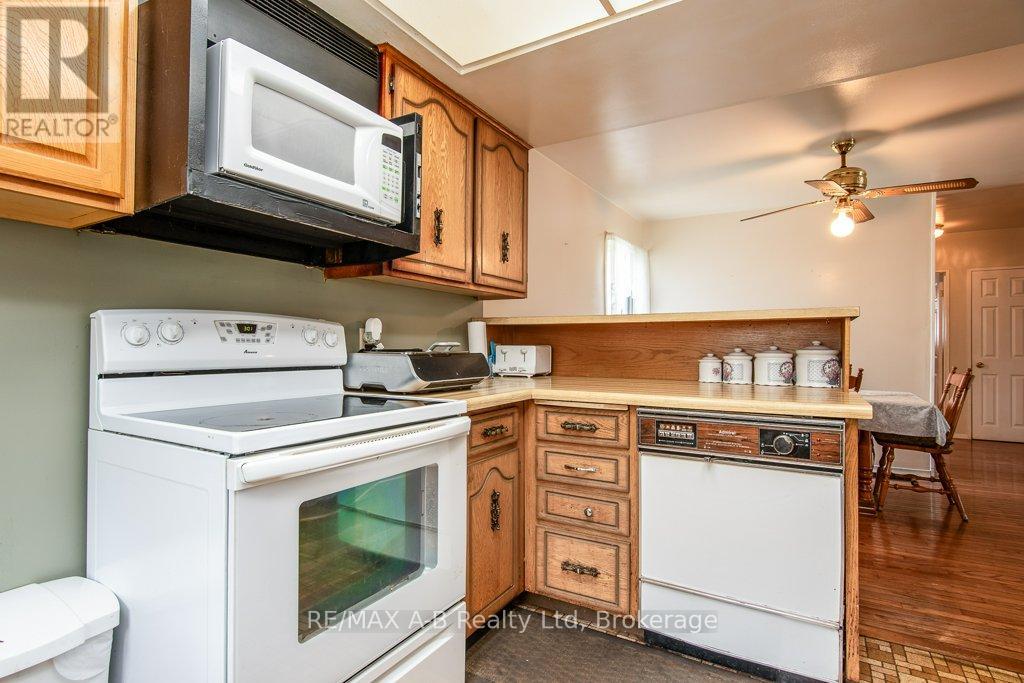 2210 William Shakespeare Street, Perth East (Shakespeare), Ontario  N0B 2P0 - Photo 24 - X12378831
