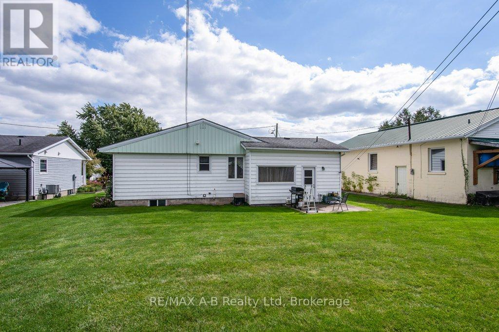 2210 William Shakespeare Street, Perth East (Shakespeare), Ontario  N0B 2P0 - Photo 8 - X12378831