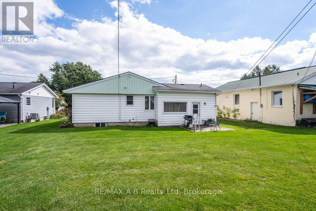 2210 William Shakespeare Street, Perth East (Shakespeare), Ontario  N0B 2P0 - Photo 9 - X12378831