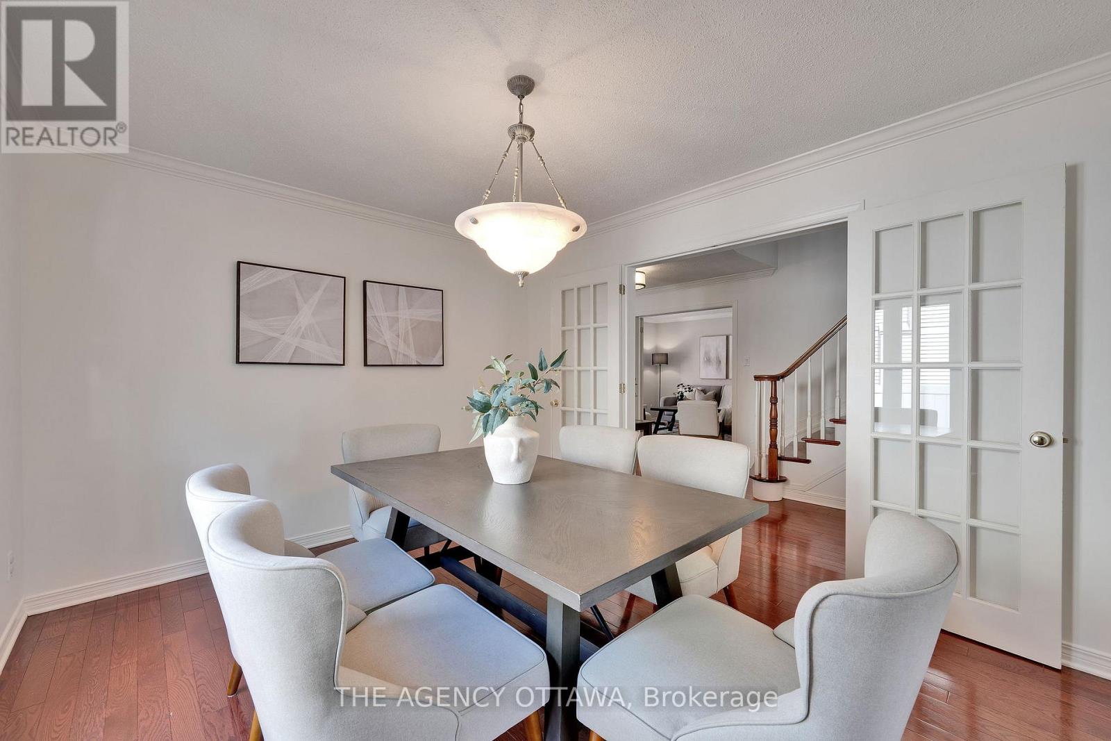 19 Forestglade Crescent, Ottawa, Ontario  K1G 5X3 - Photo 10 - X12378819