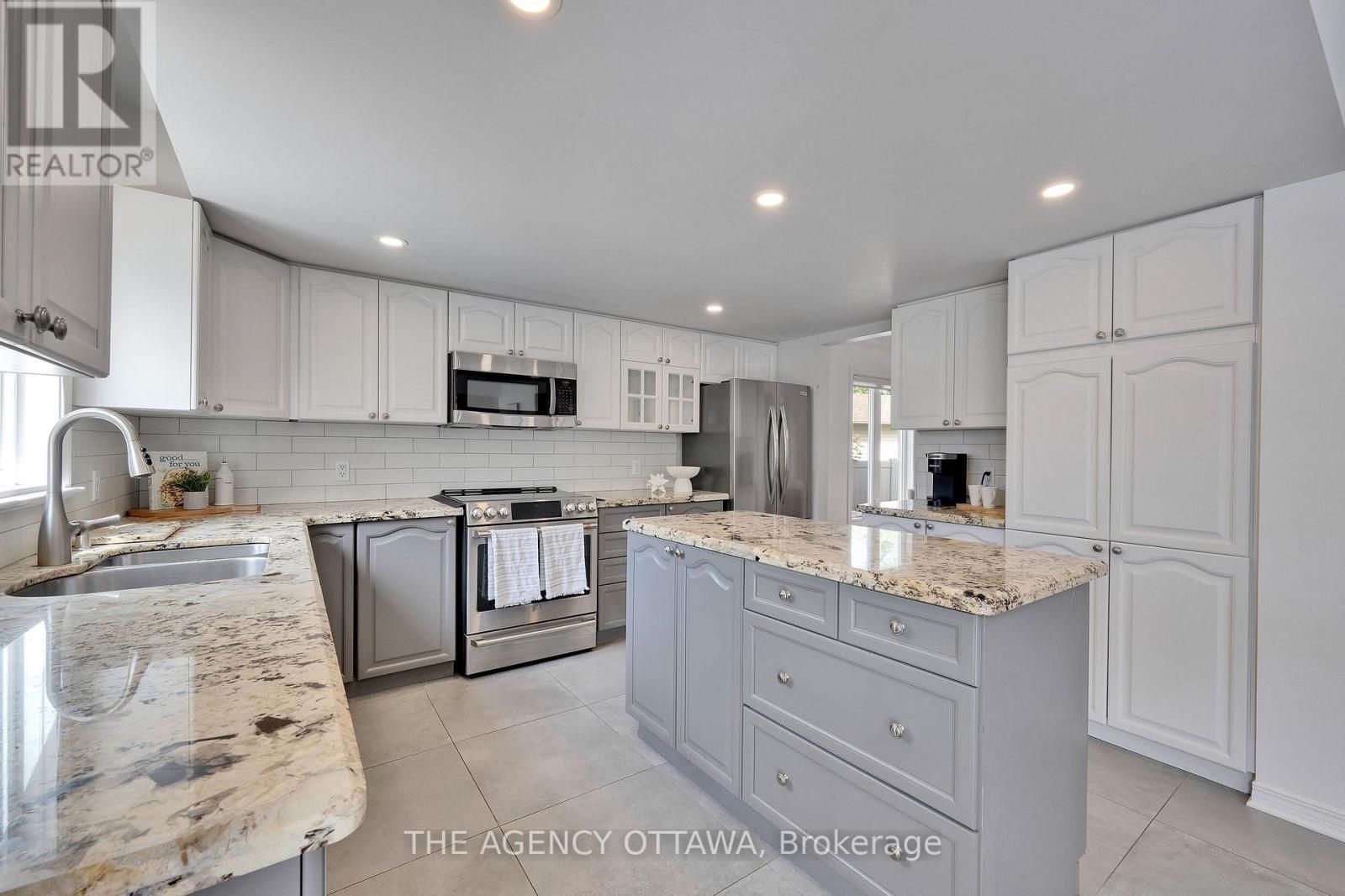 19 Forestglade Crescent, Ottawa, Ontario  K1G 5X3 - Photo 12 - X12378819