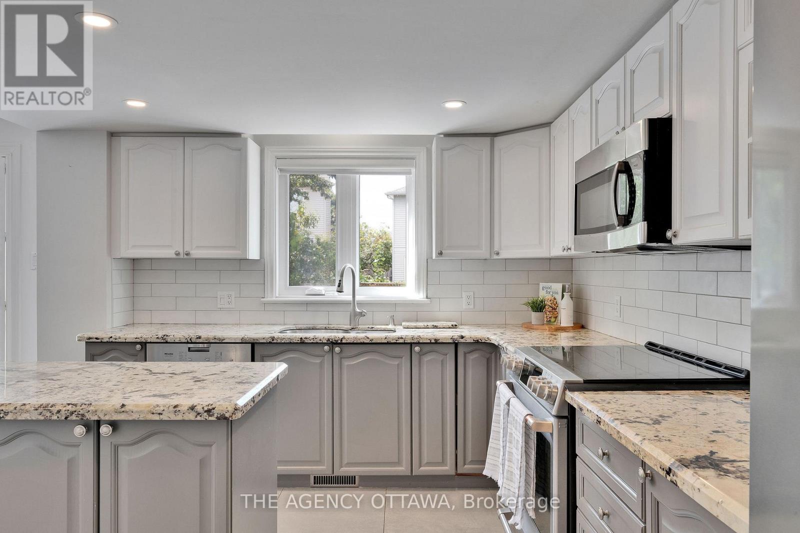 19 Forestglade Crescent, Ottawa, Ontario  K1G 5X3 - Photo 13 - X12378819