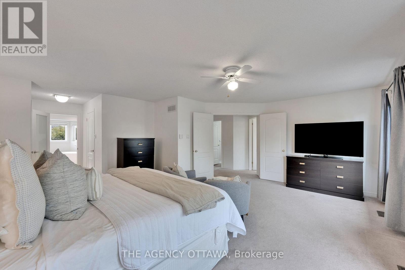 19 Forestglade Crescent, Ottawa, Ontario  K1G 5X3 - Photo 22 - X12378819