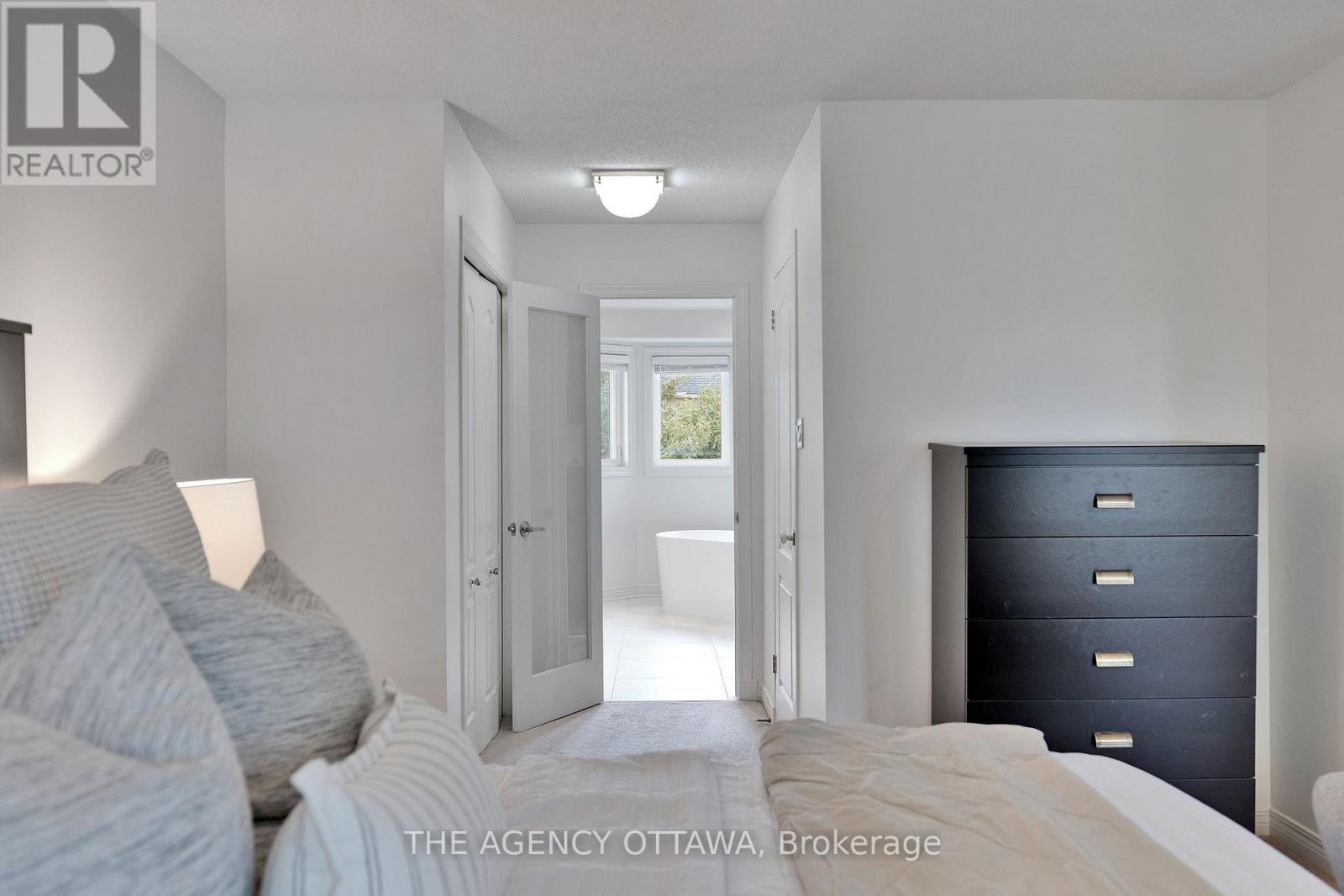 19 Forestglade Crescent, Ottawa, Ontario  K1G 5X3 - Photo 24 - X12378819