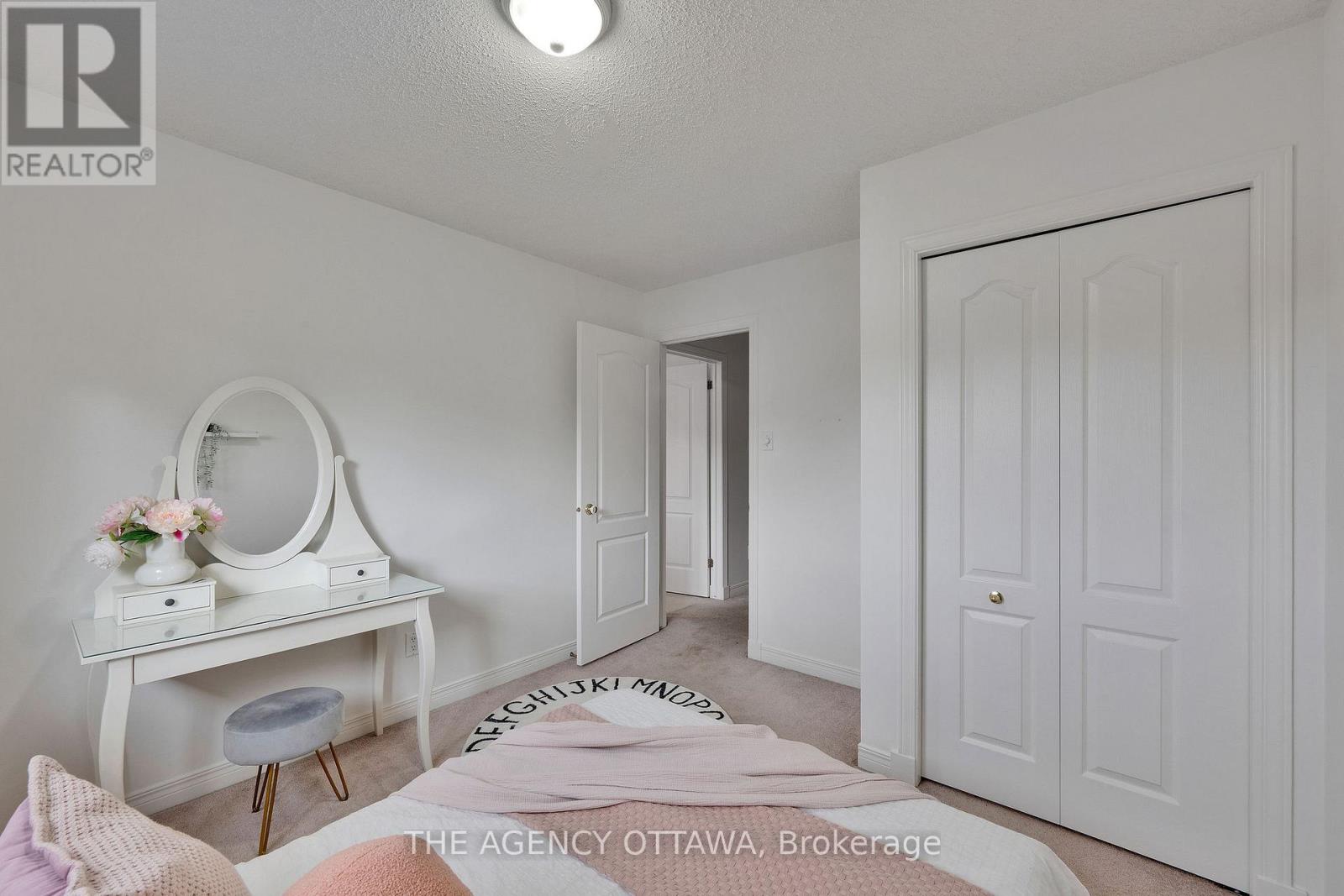 19 Forestglade Crescent, Ottawa, Ontario  K1G 5X3 - Photo 34 - X12378819
