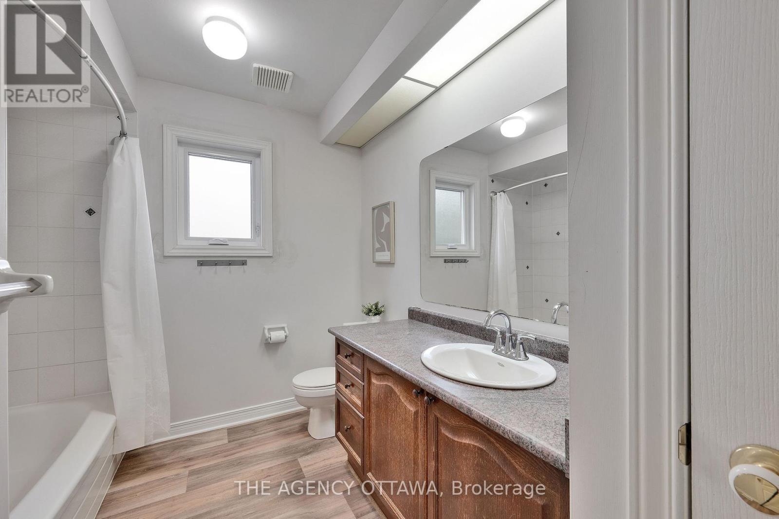 19 Forestglade Crescent, Ottawa, Ontario  K1G 5X3 - Photo 35 - X12378819