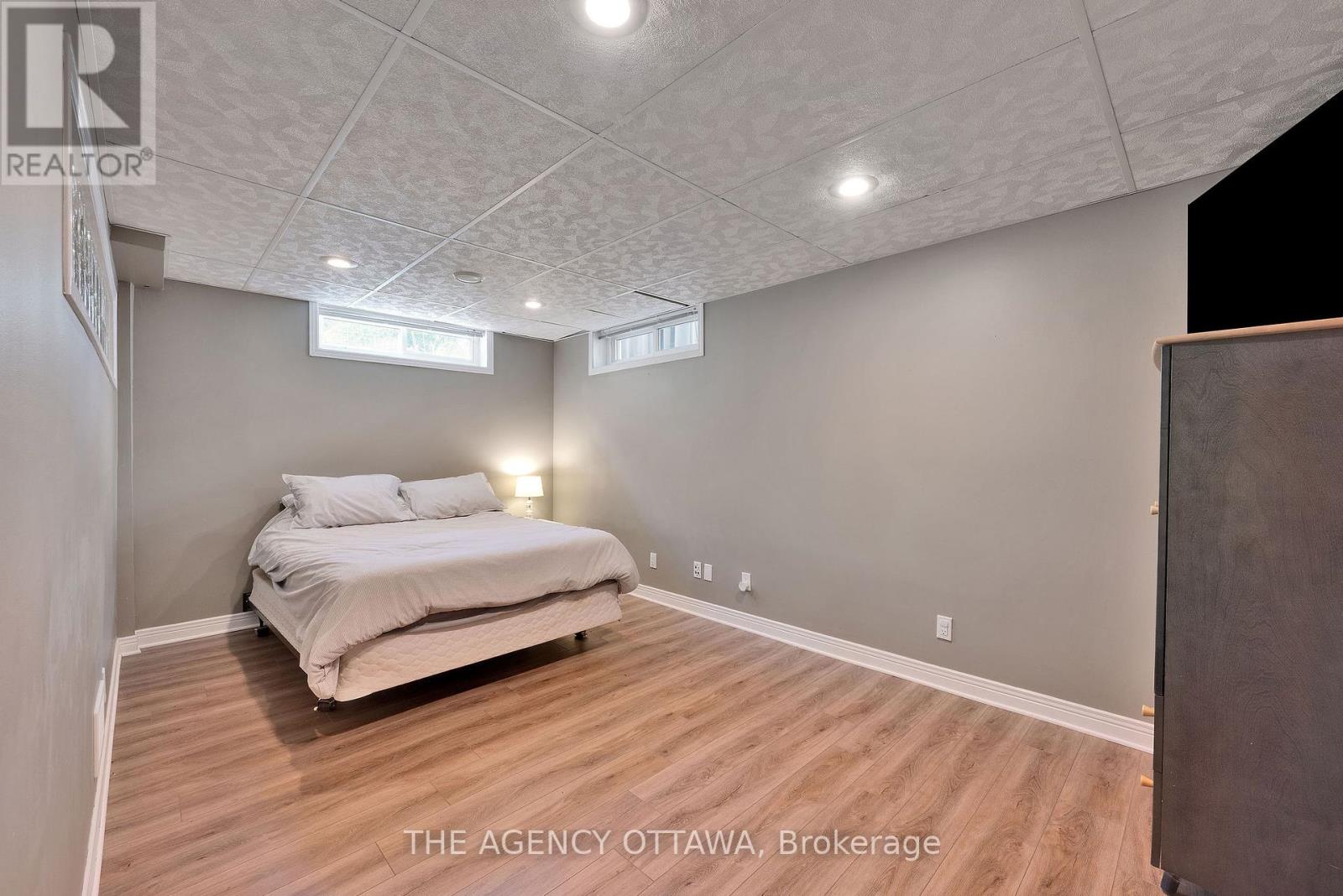 19 Forestglade Crescent, Ottawa, Ontario  K1G 5X3 - Photo 41 - X12378819