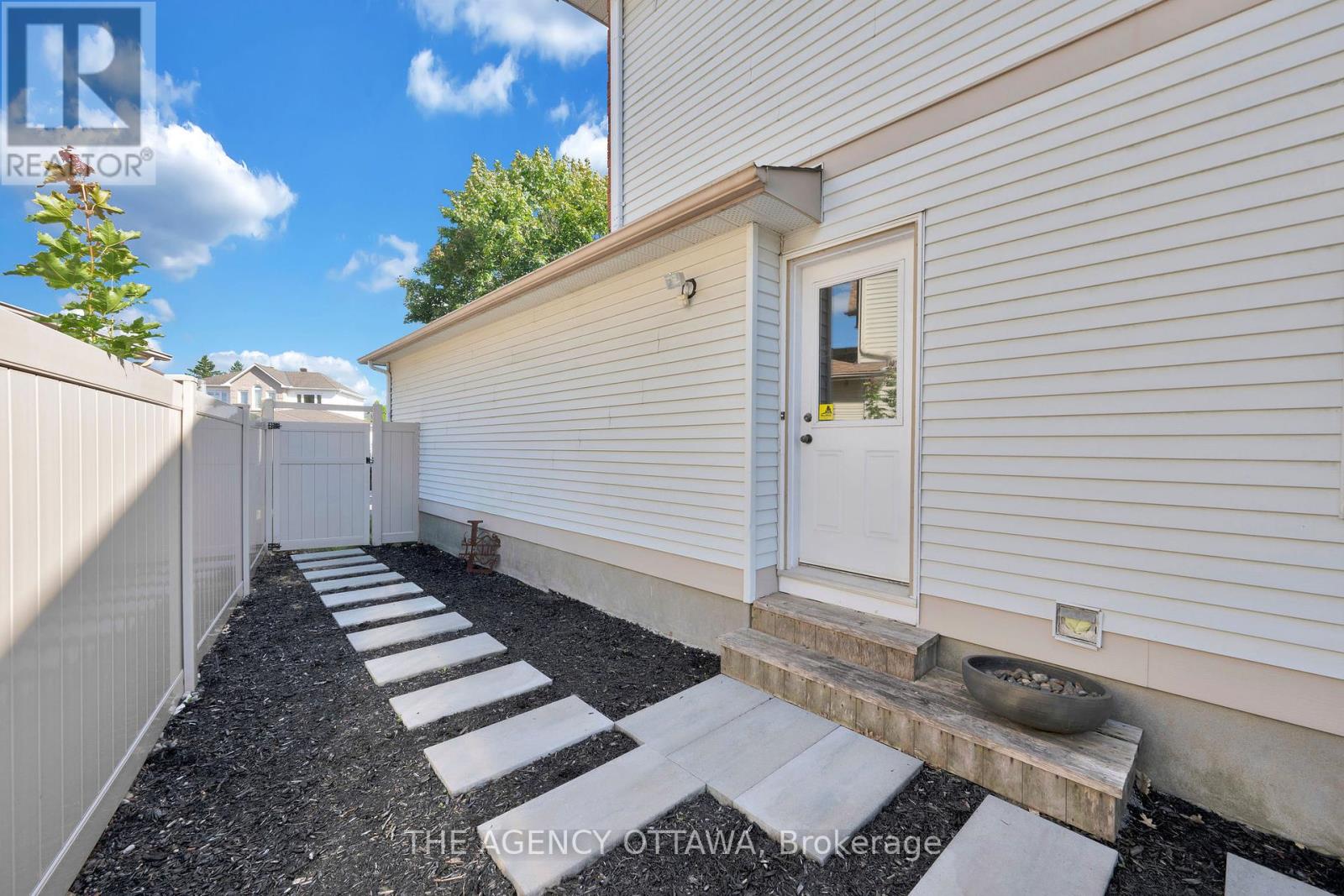 19 Forestglade Crescent, Ottawa, Ontario  K1G 5X3 - Photo 44 - X12378819