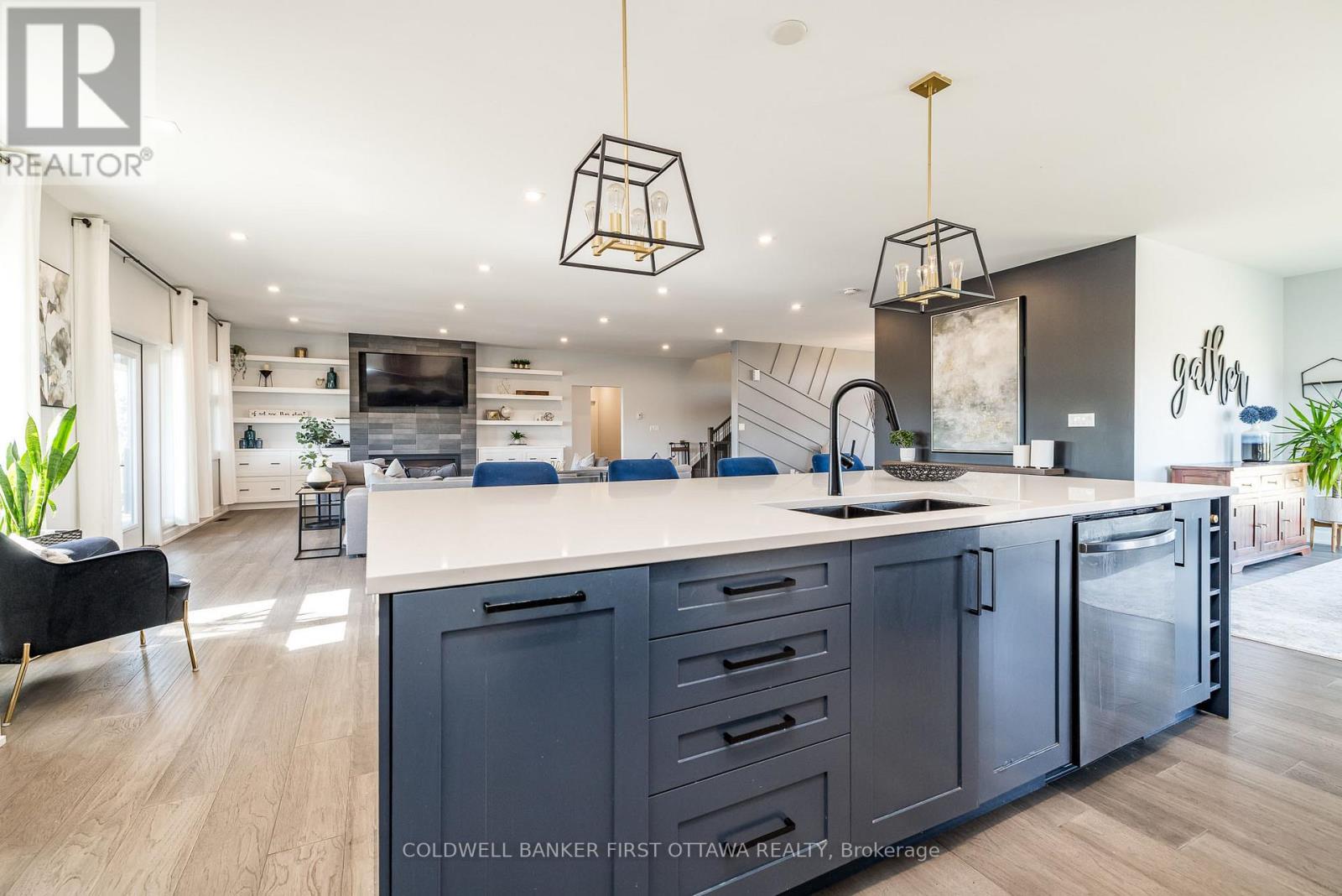 5758 Fernbank Road, Ottawa, Ontario  K2S 1B6 - Photo 12 - X12378845