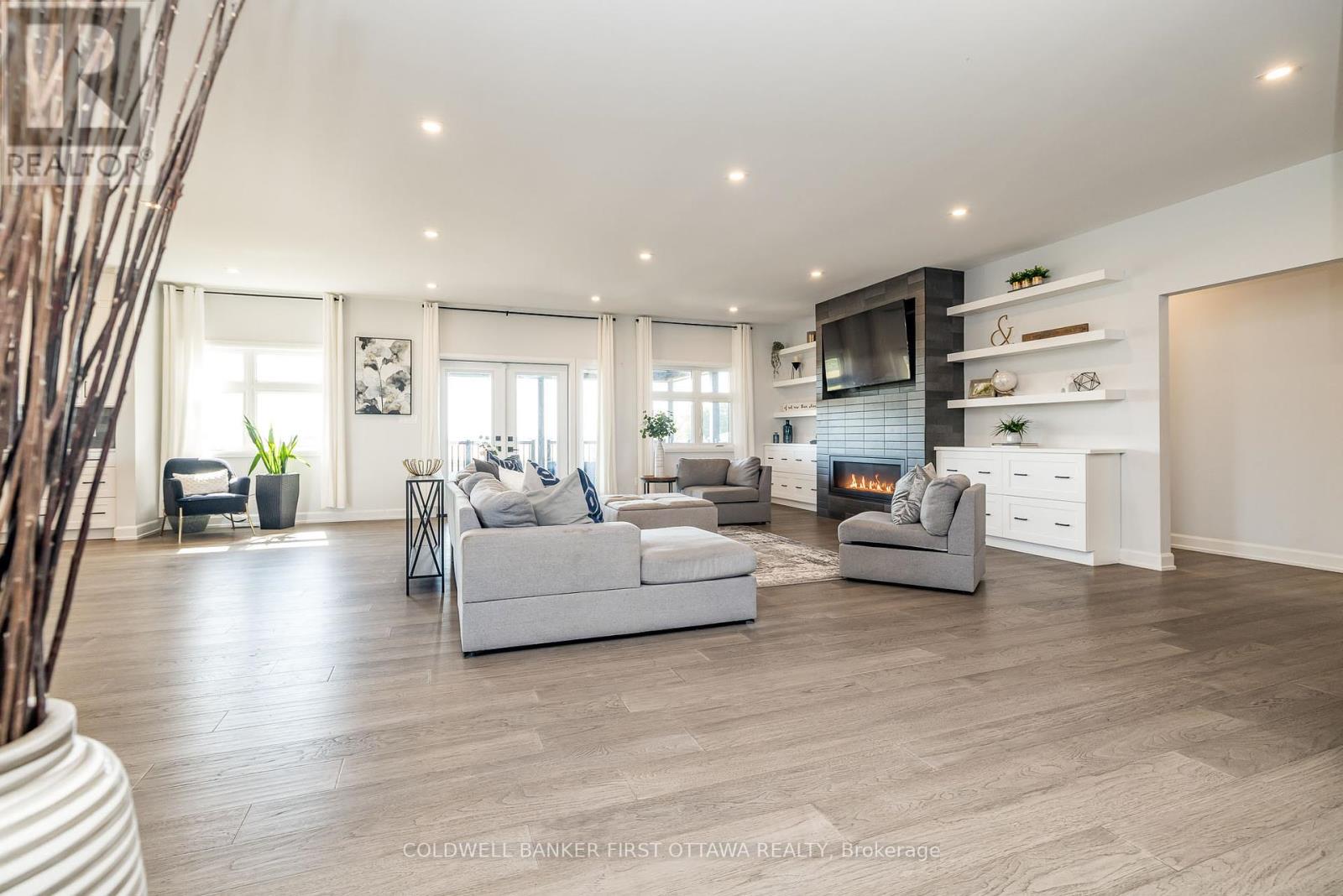 5758 Fernbank Road, Ottawa, Ontario  K2S 1B6 - Photo 4 - X12378845