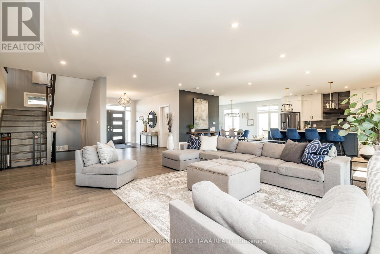 5758 Fernbank Road, Ottawa, Ontario  K2S 1B6 - Photo 7 - X12378845