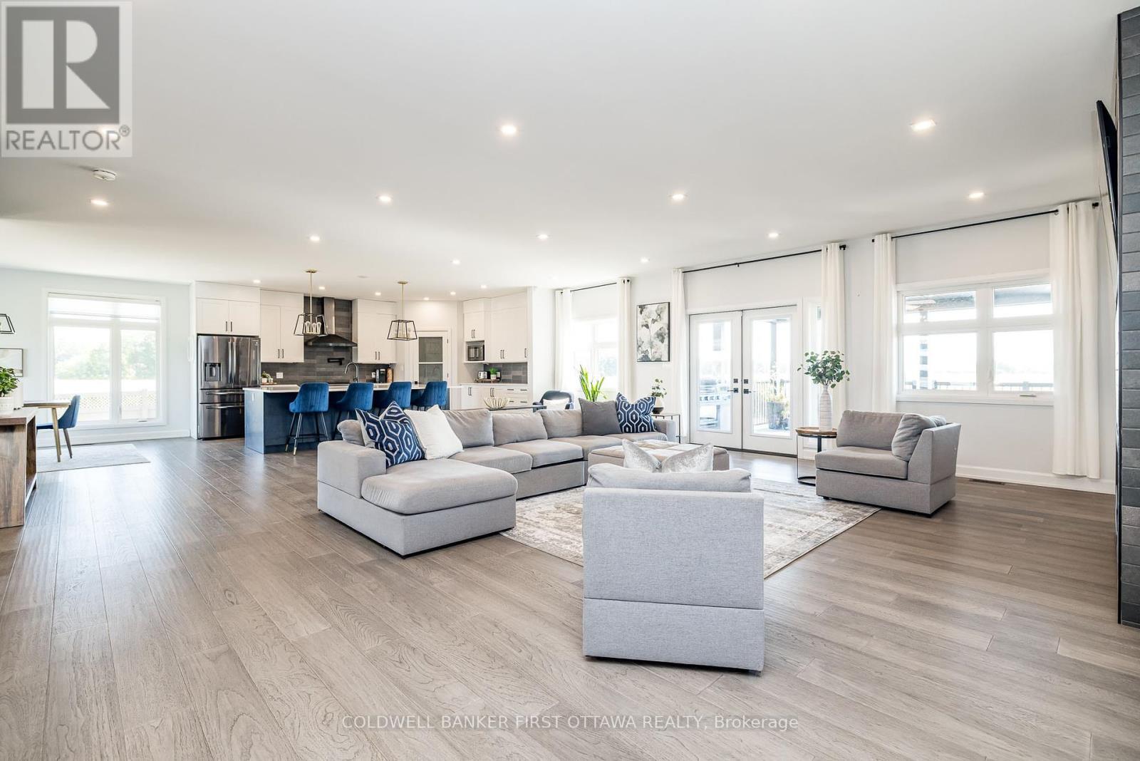 5758 Fernbank Road, Ottawa, Ontario  K2S 1B6 - Photo 8 - X12378845