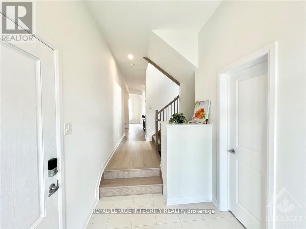 212 Elsie Macgill Walk, Ottawa, Ontario  K2W 0L5 - Photo 2 - X12378946