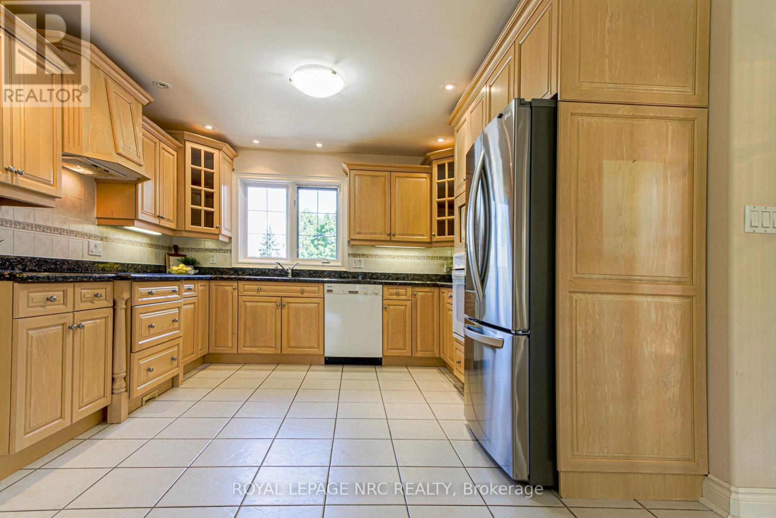 2a Juliana Crescent, St. Catharines, Ontario  L2N 4B4 - Photo 11 - X12378811