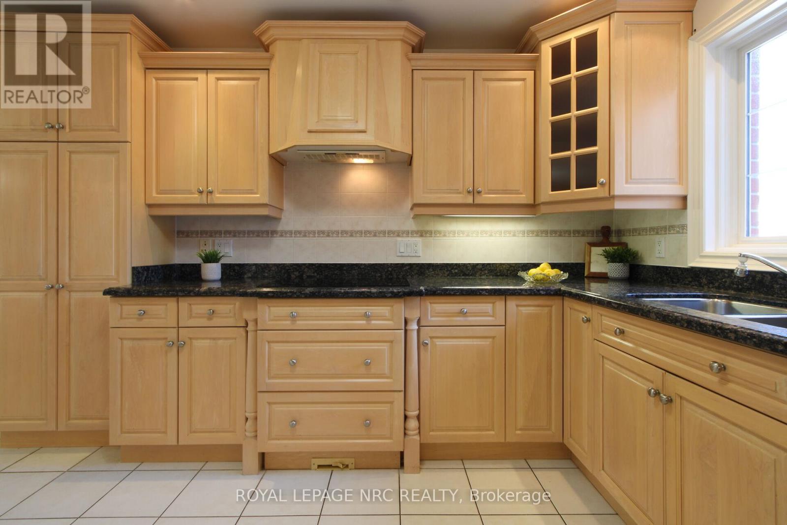 2a Juliana Crescent, St. Catharines, Ontario  L2N 4B4 - Photo 12 - X12378811