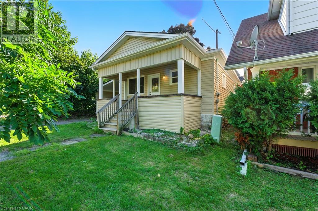 1 Berryman Avenue, St. Catharines, Ontario  L2R 3W8 - Photo 2 - 40765502