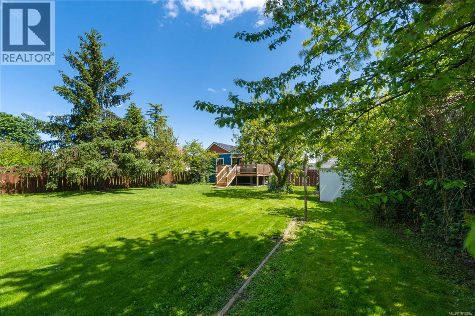 Property at 221 Eaton St image 4