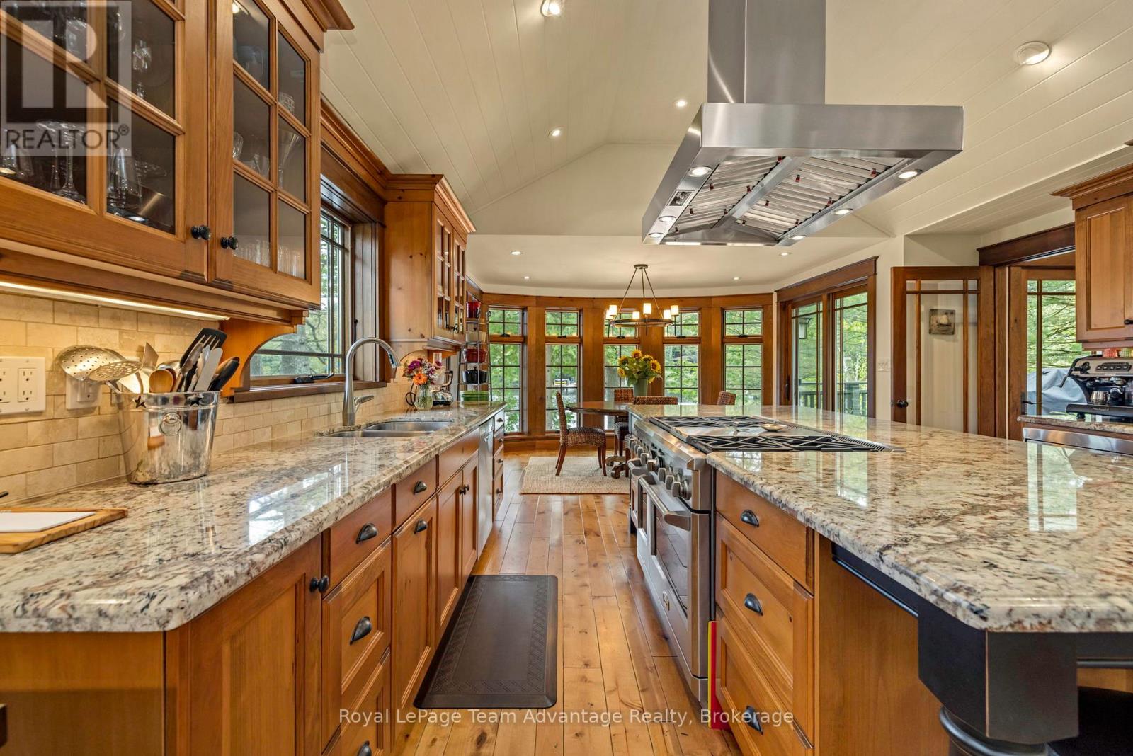 5 Fallingview Trail, Seguin, Ontario  P2A 0B2 - Photo 4 - X12378879