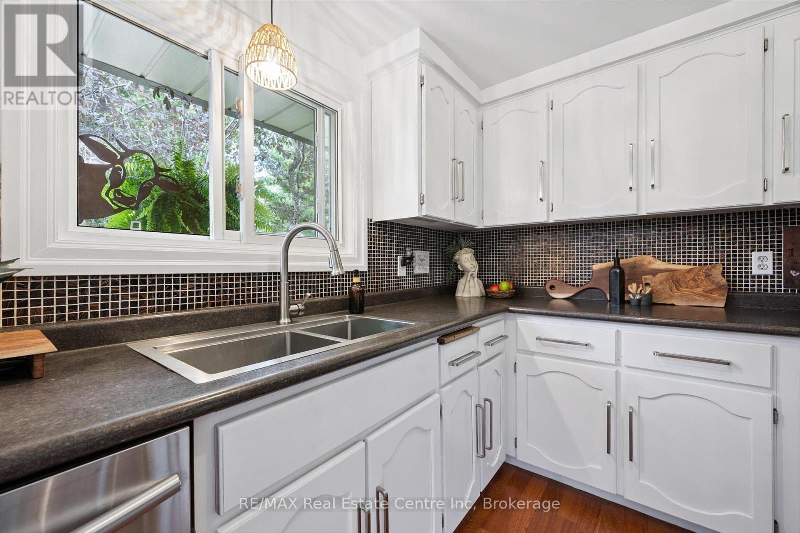 53 Rochelle Drive, Guelph (Willow West/sugarbush/west Acres), Ontario  N1K 1L1 - Photo 15 - X12378930