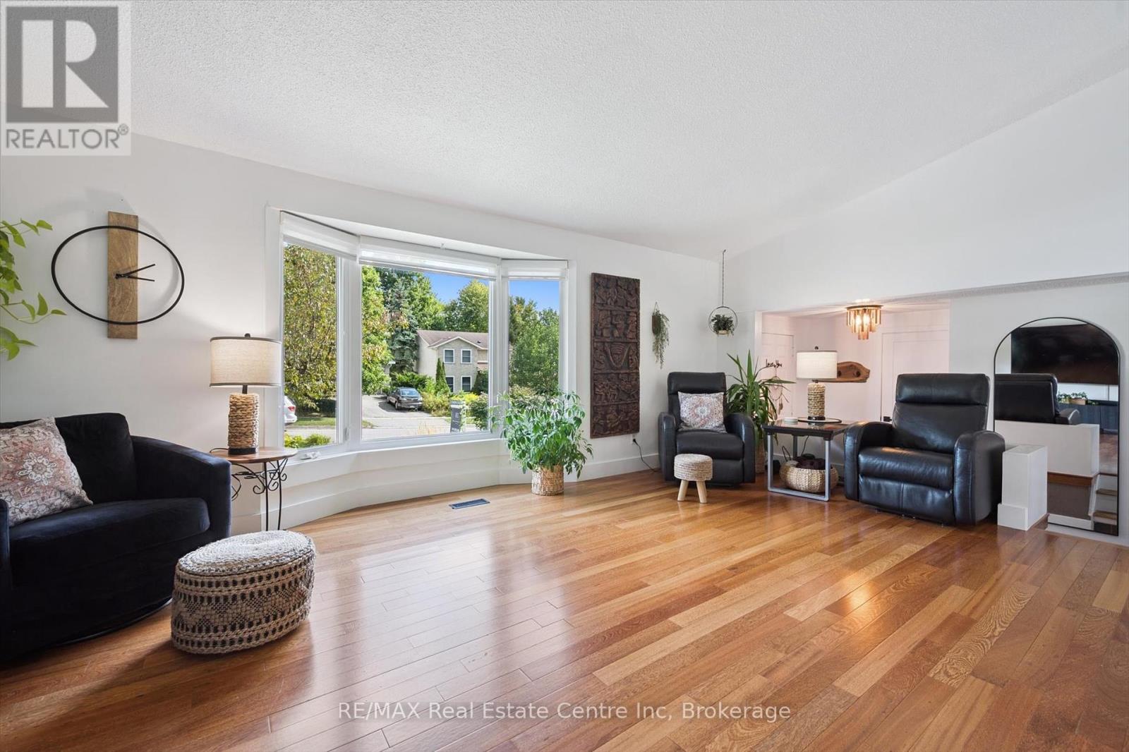 53 Rochelle Drive, Guelph (Willow West/sugarbush/west Acres), Ontario  N1K 1L1 - Photo 7 - X12378930