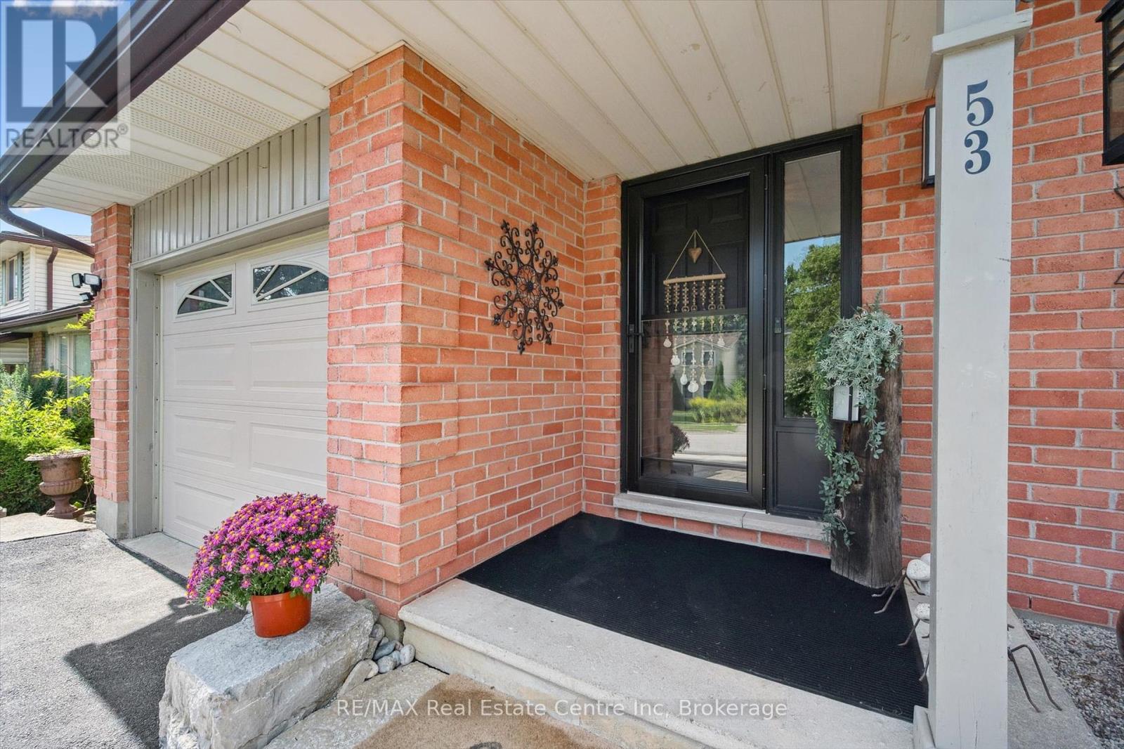 53 Rochelle Drive, Guelph (Willow West/sugarbush/west Acres), Ontario  N1K 1L1 - Photo 3 - X12378930