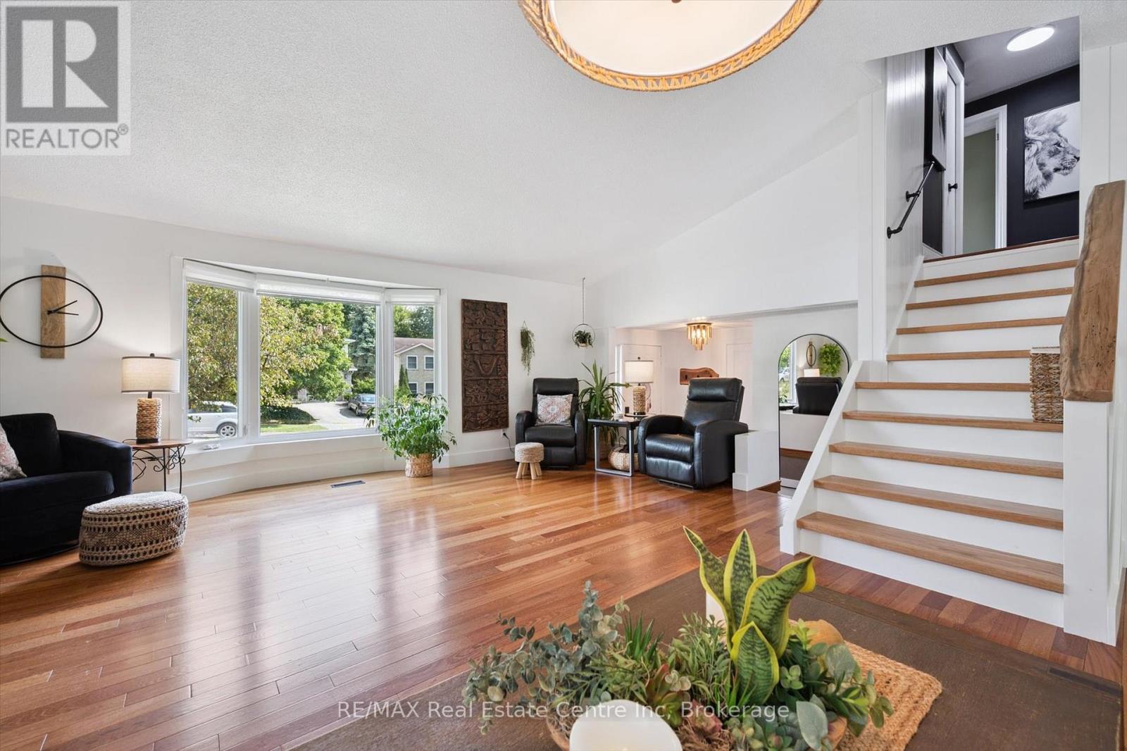 53 Rochelle Drive, Guelph (Willow West/sugarbush/west Acres), Ontario  N1K 1L1 - Photo 8 - X12378930