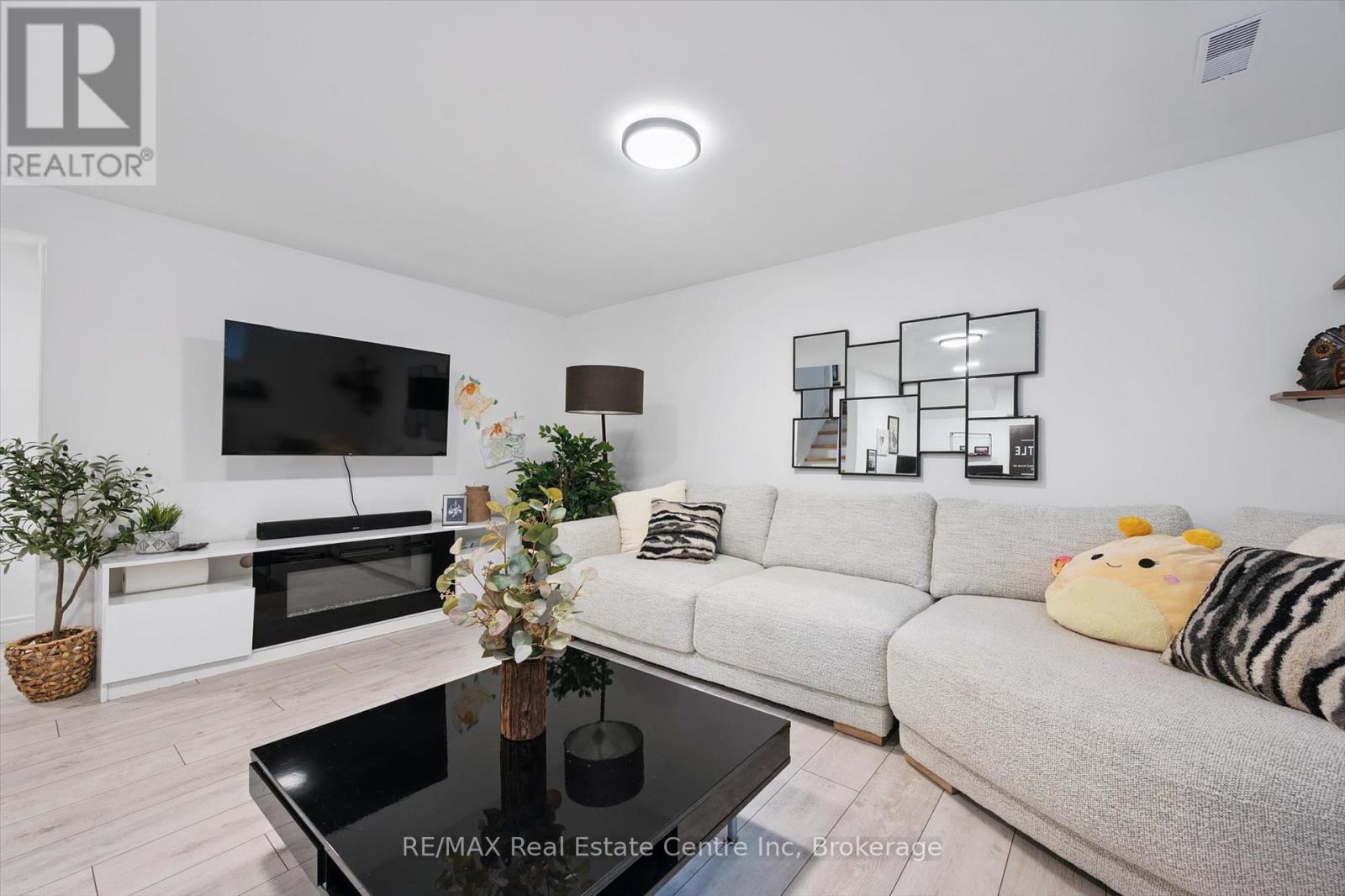 53 Rochelle Drive, Guelph (Willow West/sugarbush/west Acres), Ontario  N1K 1L1 - Photo 27 - X12378930