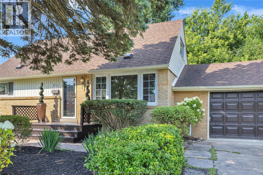 MLS# 25022173: 3711 DANDURAND AVENUE, Windsor, Canada