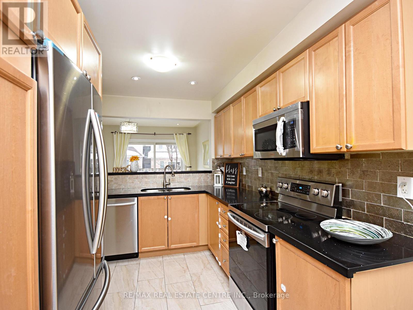 792 Johnson Heights, Milton, Ontario  L9T 0J6 - Photo 12 - W12378725