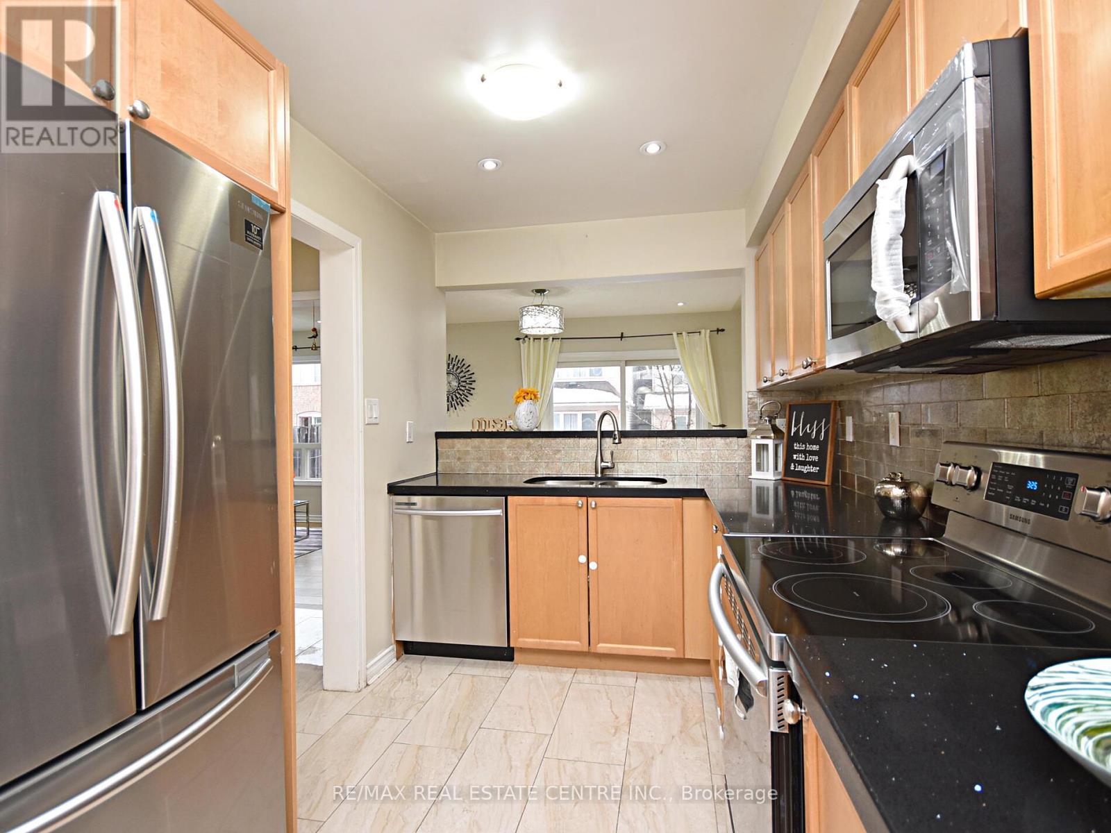 792 Johnson Heights, Milton, Ontario  L9T 0J6 - Photo 13 - W12378725
