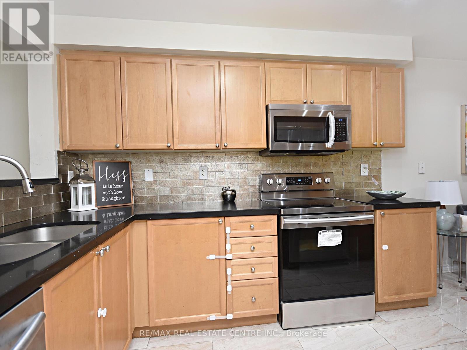 792 Johnson Heights, Milton, Ontario  L9T 0J6 - Photo 14 - W12378725